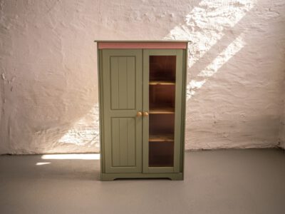 Vitrinenschrank
