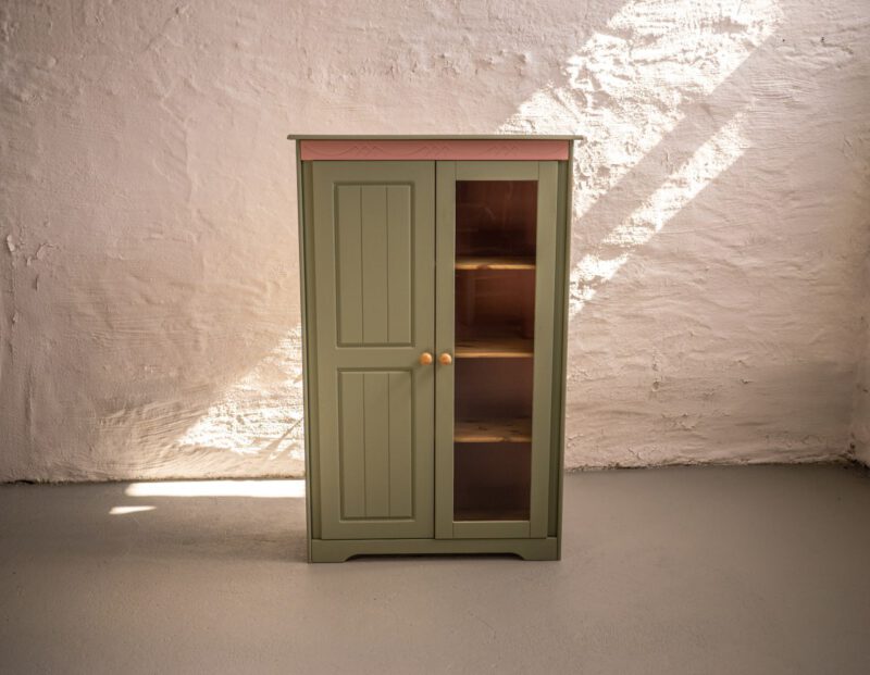Vitrinenschrank