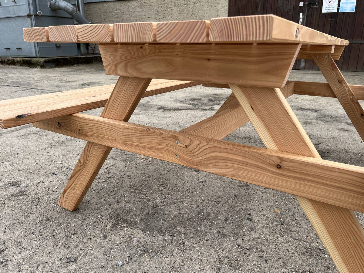 Sitzgruppe aus massivem Lärchenholz – Bild 4